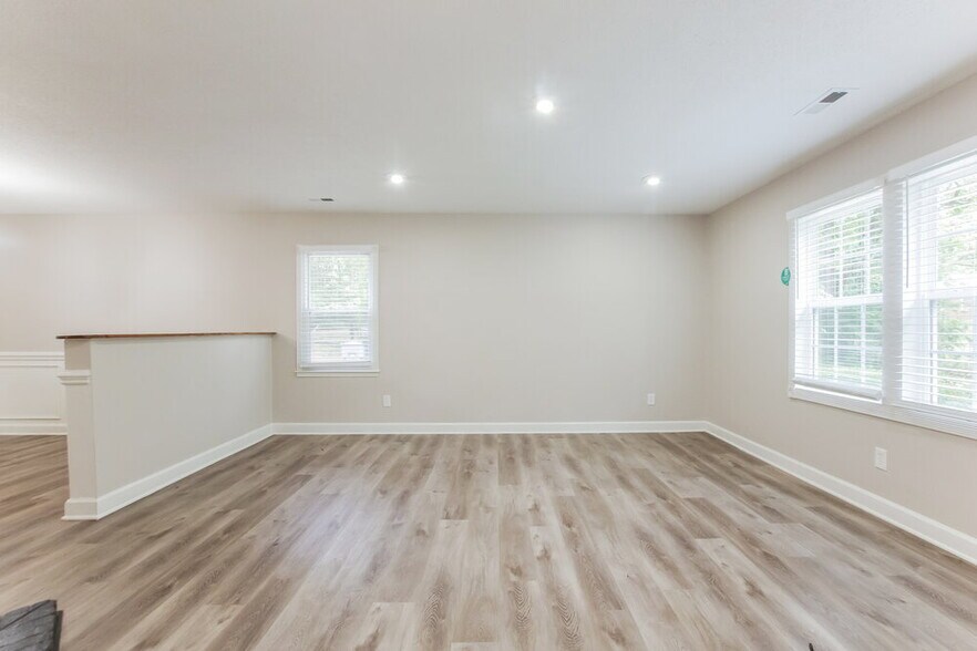 Building Photo - 8100 Coxwood Ct