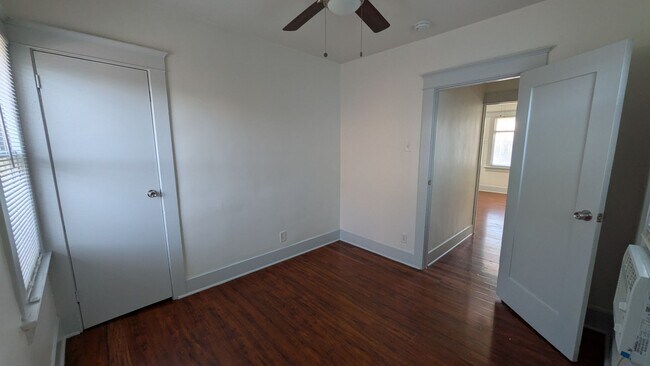 Building Photo - Spacious 1 Bedroom in Long Beach !!!