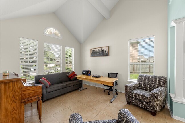 Building Photo - 44 Parkway Pl