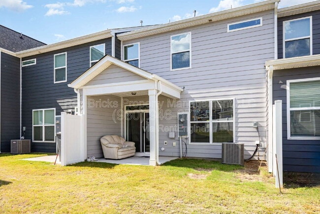 Building Photo - 3971 Fadden St