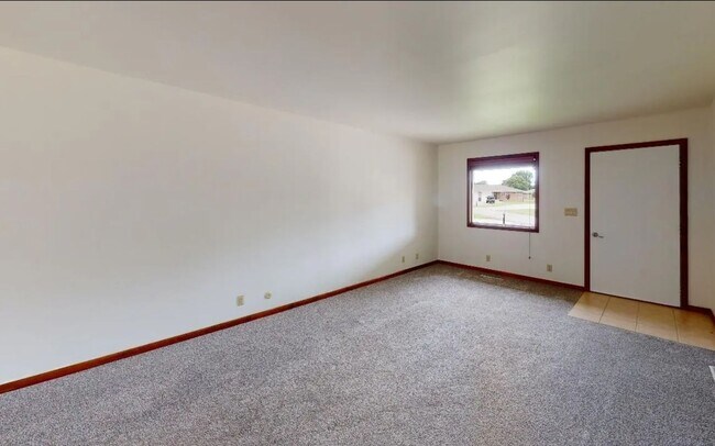 Building Photo - 2722 Stewart Dr