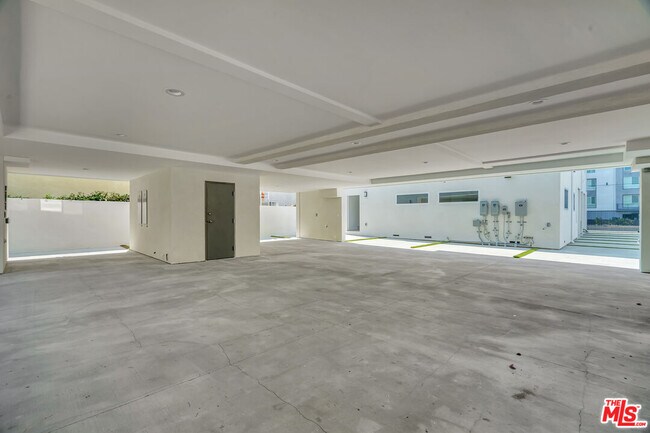 Building Photo - 11611 Burbank Blvd