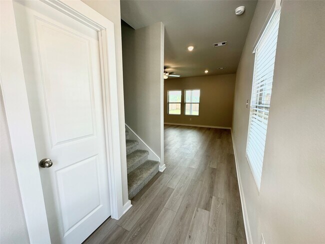 Building Photo - 12176 Ridge Top Dr