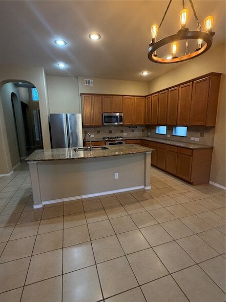 Building Photo - 11490 La Grange Dr