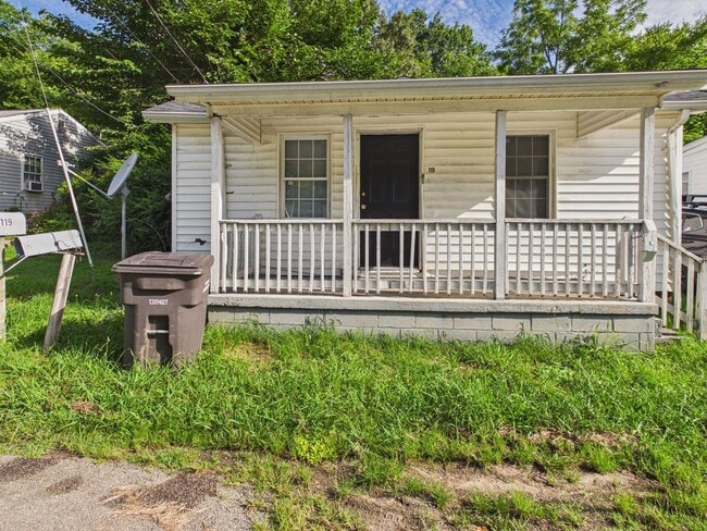 Building Photo - 119 Railroad St