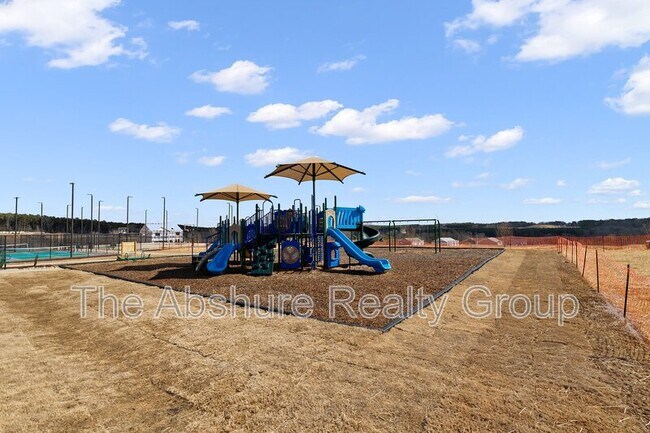 Building Photo - 49 River Bank Rd