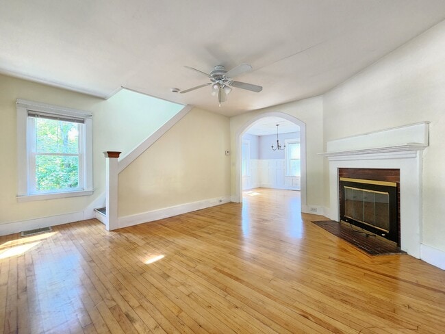 Building Photo - 387 College Ave