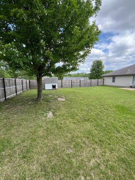 Building Photo - 629 Woodland Park Dr