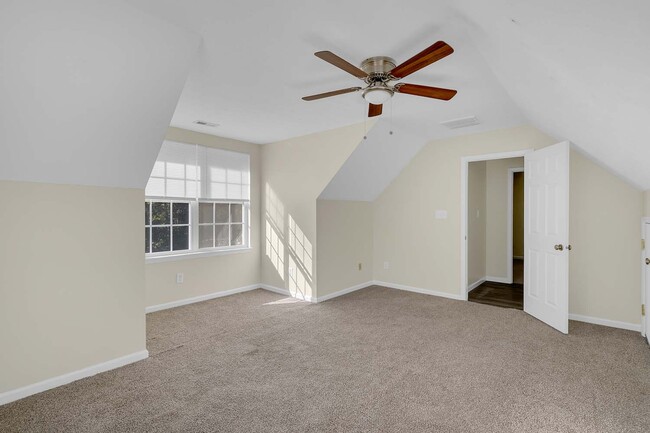 Building Photo - 3319 Reades Way