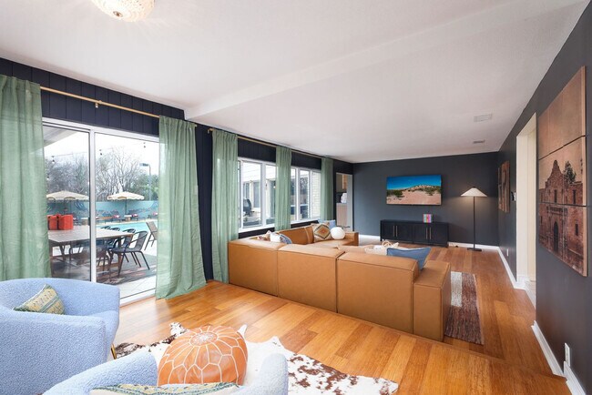 Building Photo - 6605 Countess Adria St