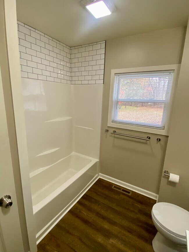 Building Photo - 1454 Pin Oak Dr