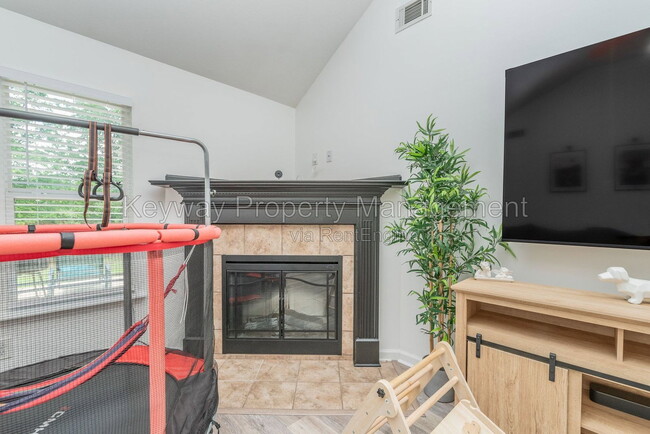 Building Photo - 3128 Alexandria Dr