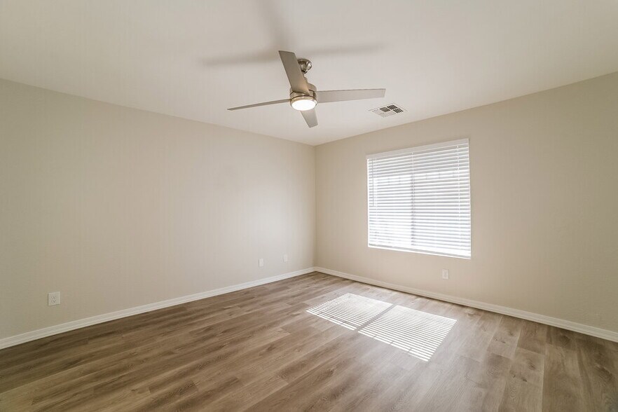 Building Photo - 6815 N 129th Dr