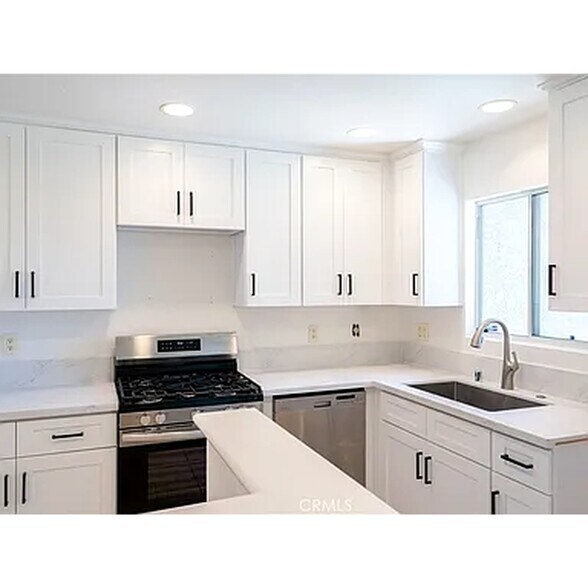 Building Photo - 21200 Trumpet Dr
