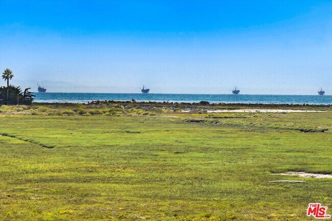 Building Photo - 4297 Carpinteria Ave