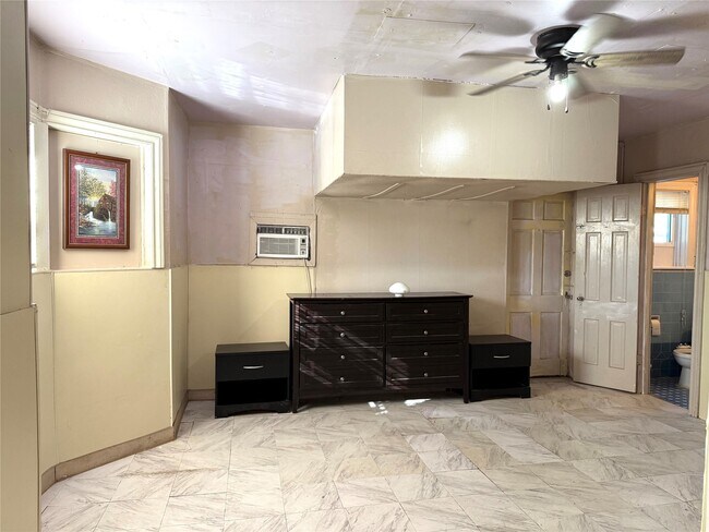 Building Photo - 5004 Irvington Blvd