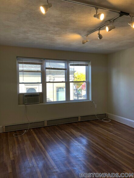 Building Photo - 402 Highland Ave