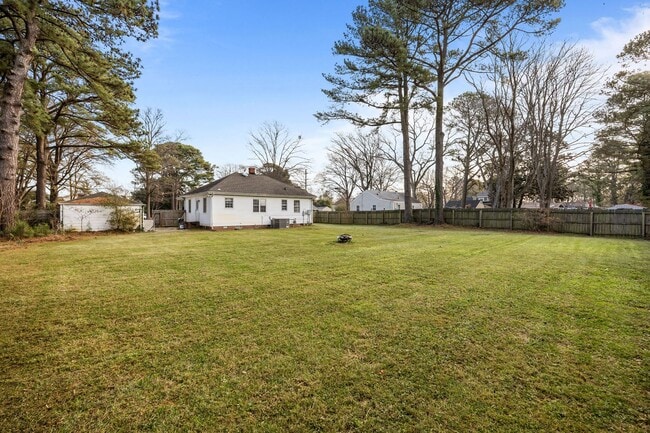 Building Photo - Cozy Home on a Quiet Street