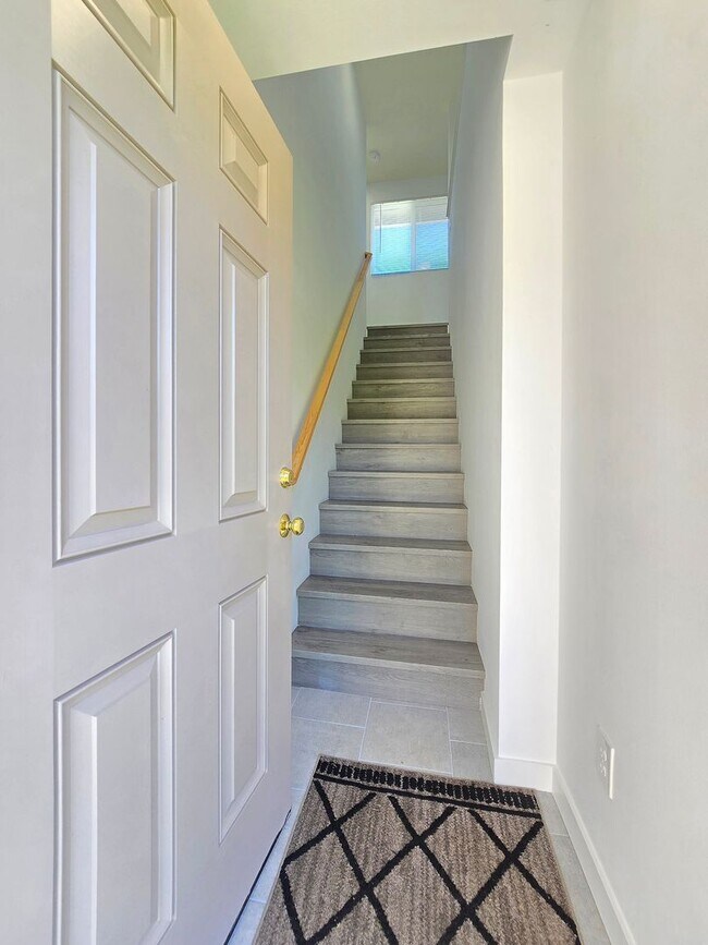 Building Photo - BlyLua