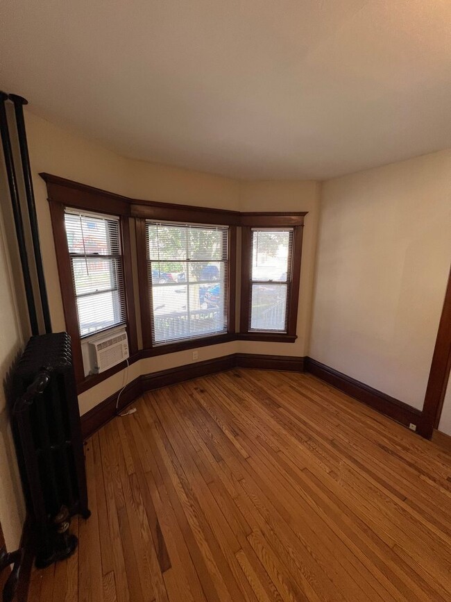 Building Photo - 309 N Pinckney St