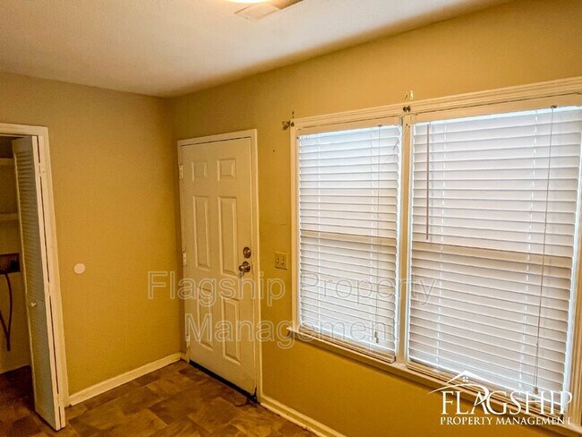 Building Photo - 3412-D N Walnut St