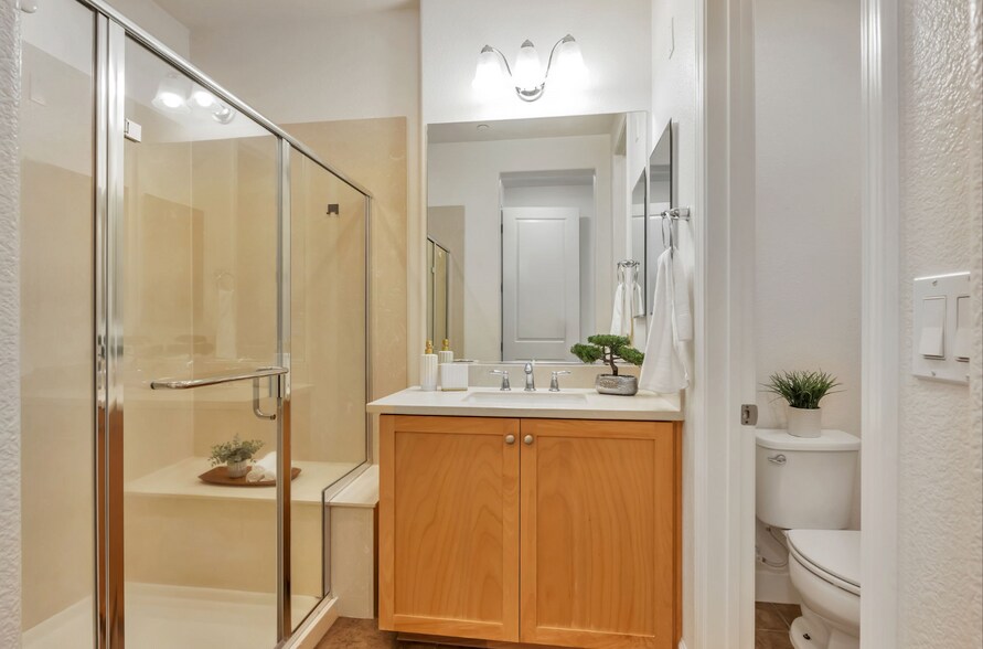 Building Photo - 5211 S Esprit Loop