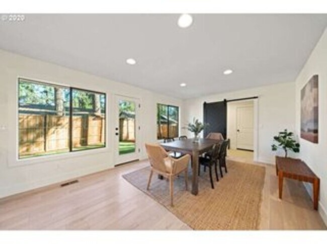 Building Photo - 3bd 2ba in quiet cul de sac Lake Oswego