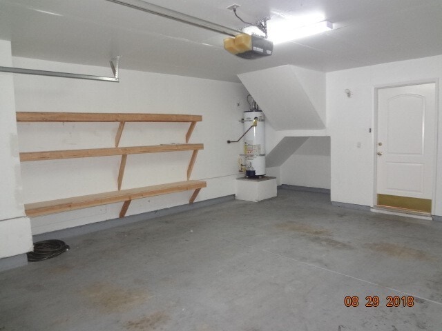 Building Photo - Beautiful 3 bedroom 2 1/2 bath Town-House Coming Soon!