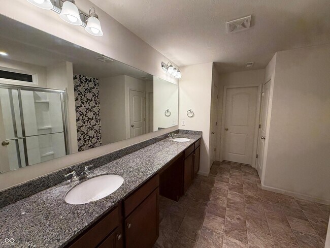 Building Photo - 15545 Westmoor Ave