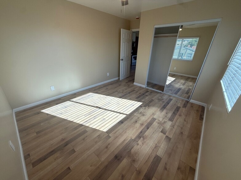 Building Photo - 4860 Palm Ave