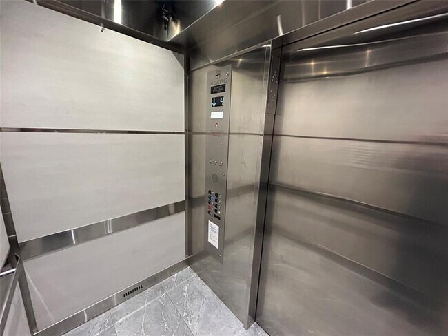 Building Photo - 7608 NW 18th St