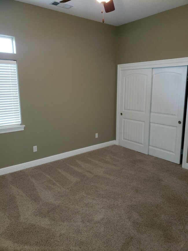Building Photo - LARGE 3 BED 2 BATH HOUSE IN LAKE CALIFORNIA