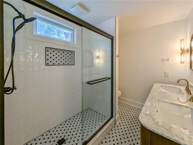 Building Photo - 3448 Orchard Cir