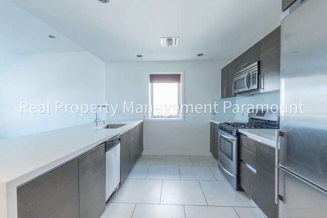 Building Photo - Beautiful new 2 bed 2 bath
