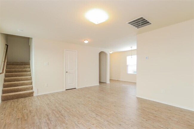 Building Photo - 420 Upper Creek Dr