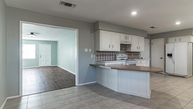 Building Photo - 1822 Greenwood Ln