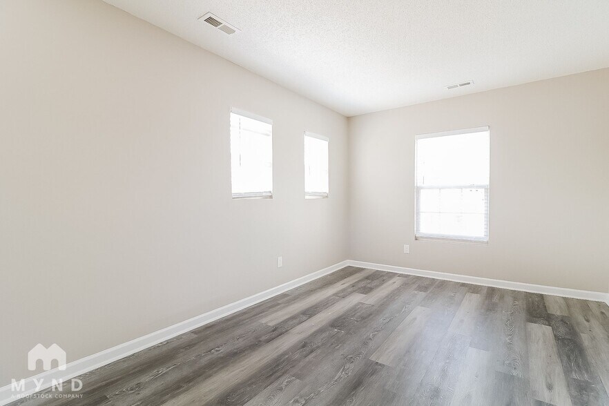 Building Photo - 6005 Sedalia Ct