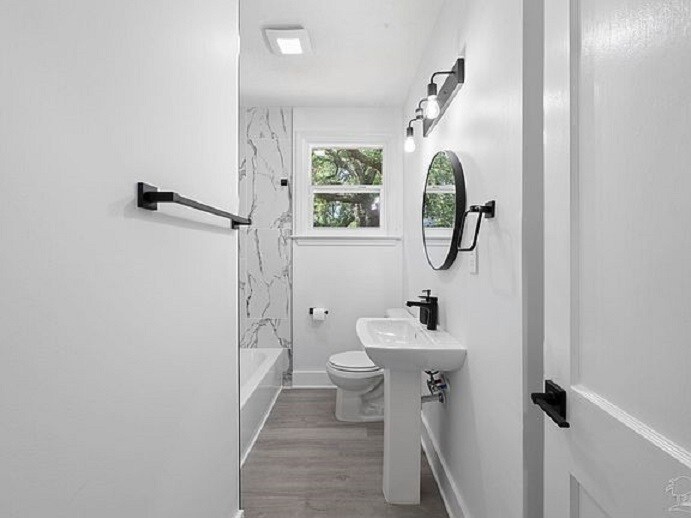 Building Photo - 908 E Lee St