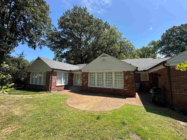 Building Photo - 289 Woodmont Dr