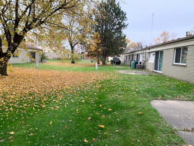 Building Photo - 26485 Franklin Pointe Dr