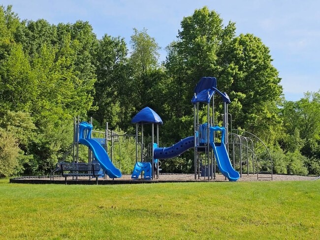 Building Photo - 122 Elm