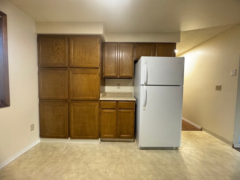 Building Photo - 6404 E 11th Ave