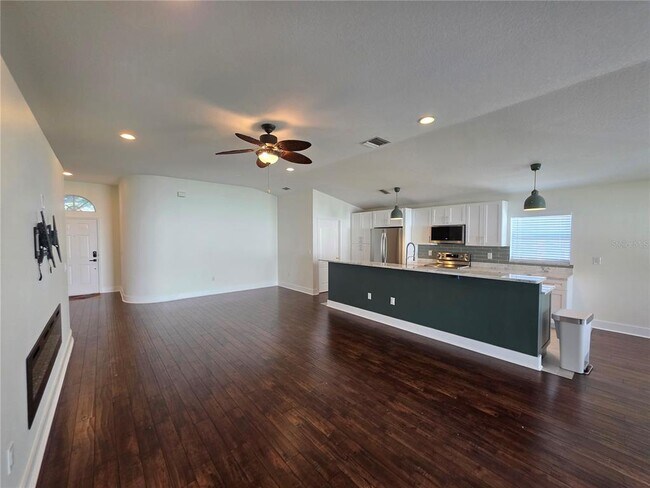 Building Photo - 730 Straw Lake Dr