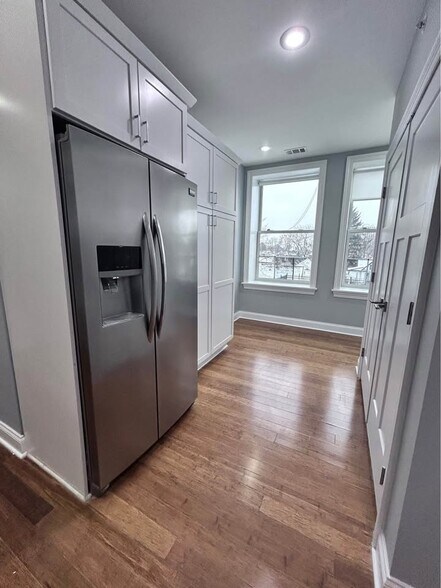 Building Photo - 13 Chester St