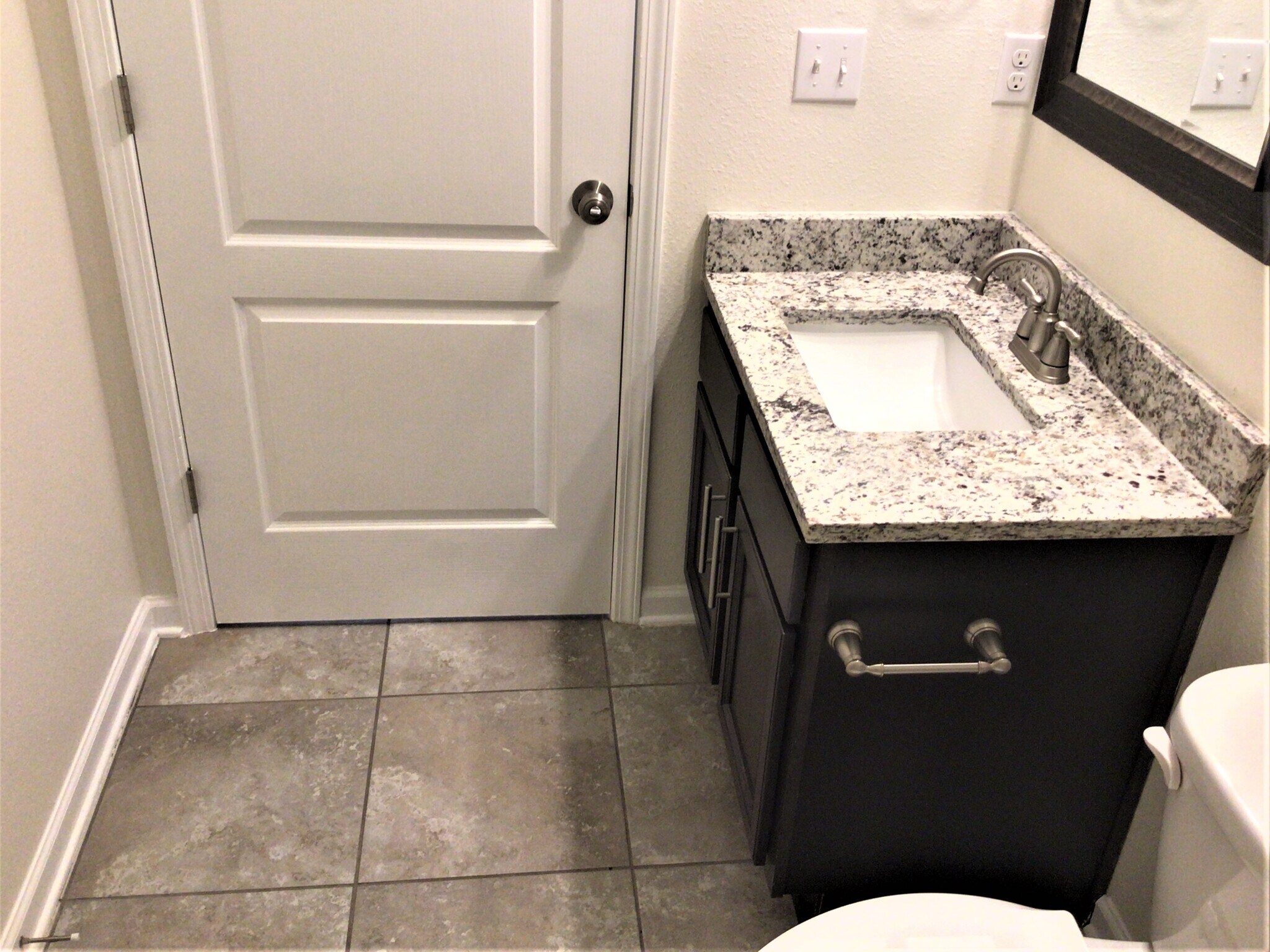 Building Photo - 12430 Jovana Rd