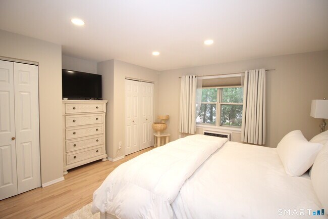 Building Photo - 30 Maple Tree Ave