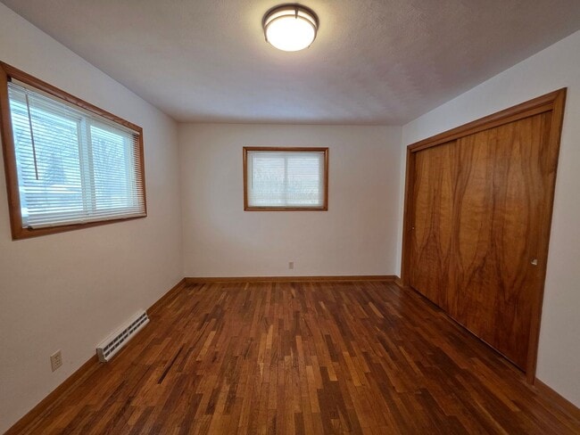 Building Photo - Three Bedroom Home in Battle Creek