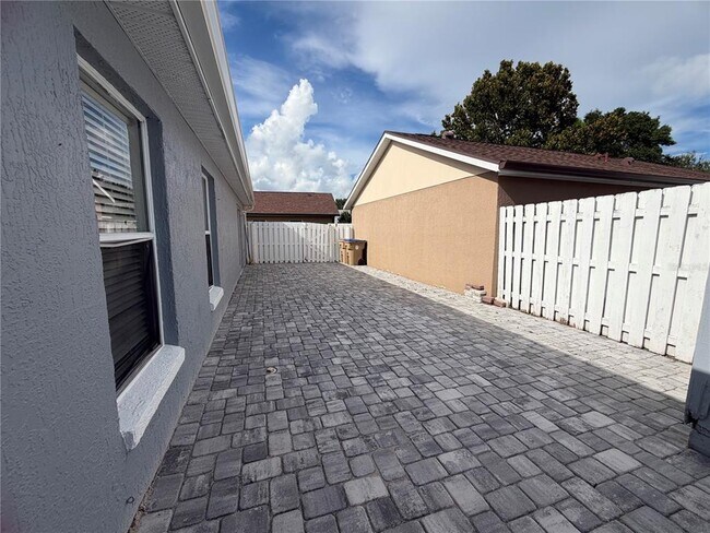 Building Photo - 2418 Harbor Town Dr