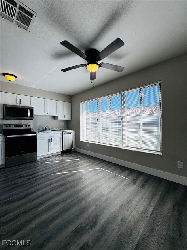 Building Photo - 4107 SE 18th Pl