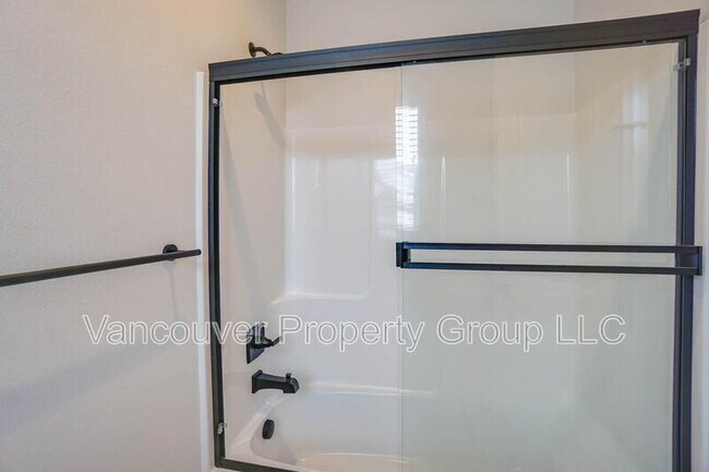 Building Photo - 15103 NE 98th Cir